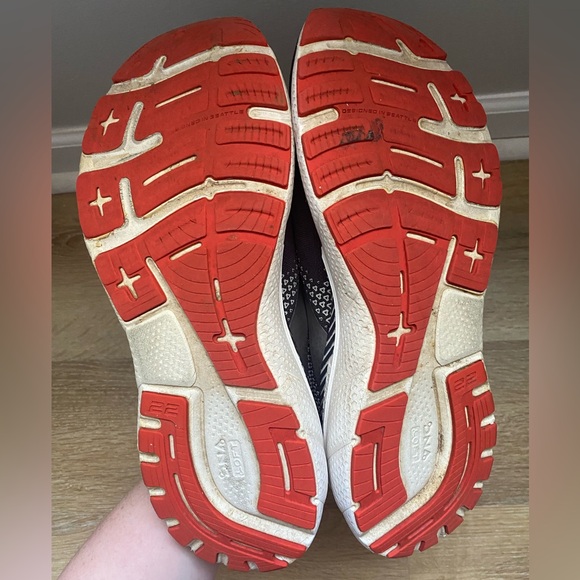 Brooks Adrenaline GTS 22 Sneakers - Picture 12 of 12